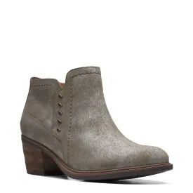 Clarks Women's Neva Lo Side Zip Ankle Boot (Taupe Metallic)