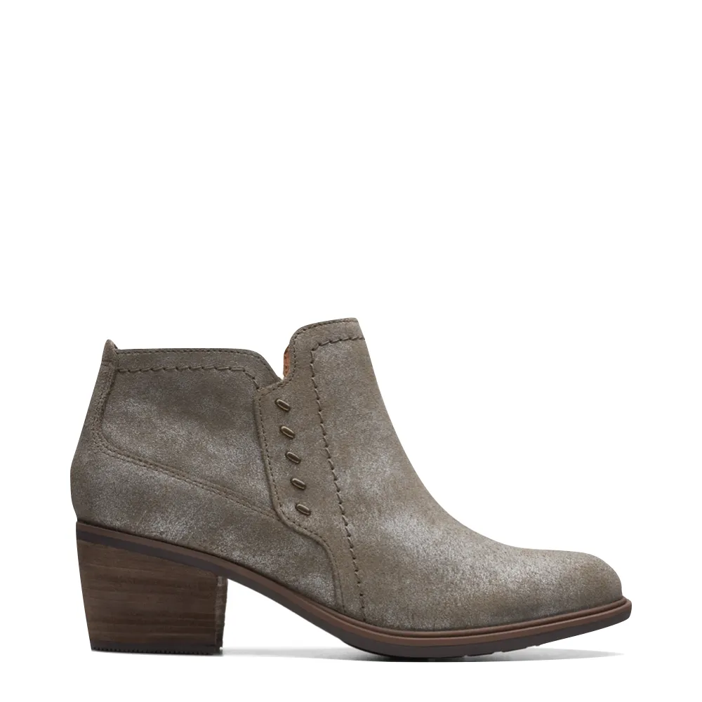 Clarks Women's Neva Lo Side Zip Ankle Boot (Taupe Metallic)