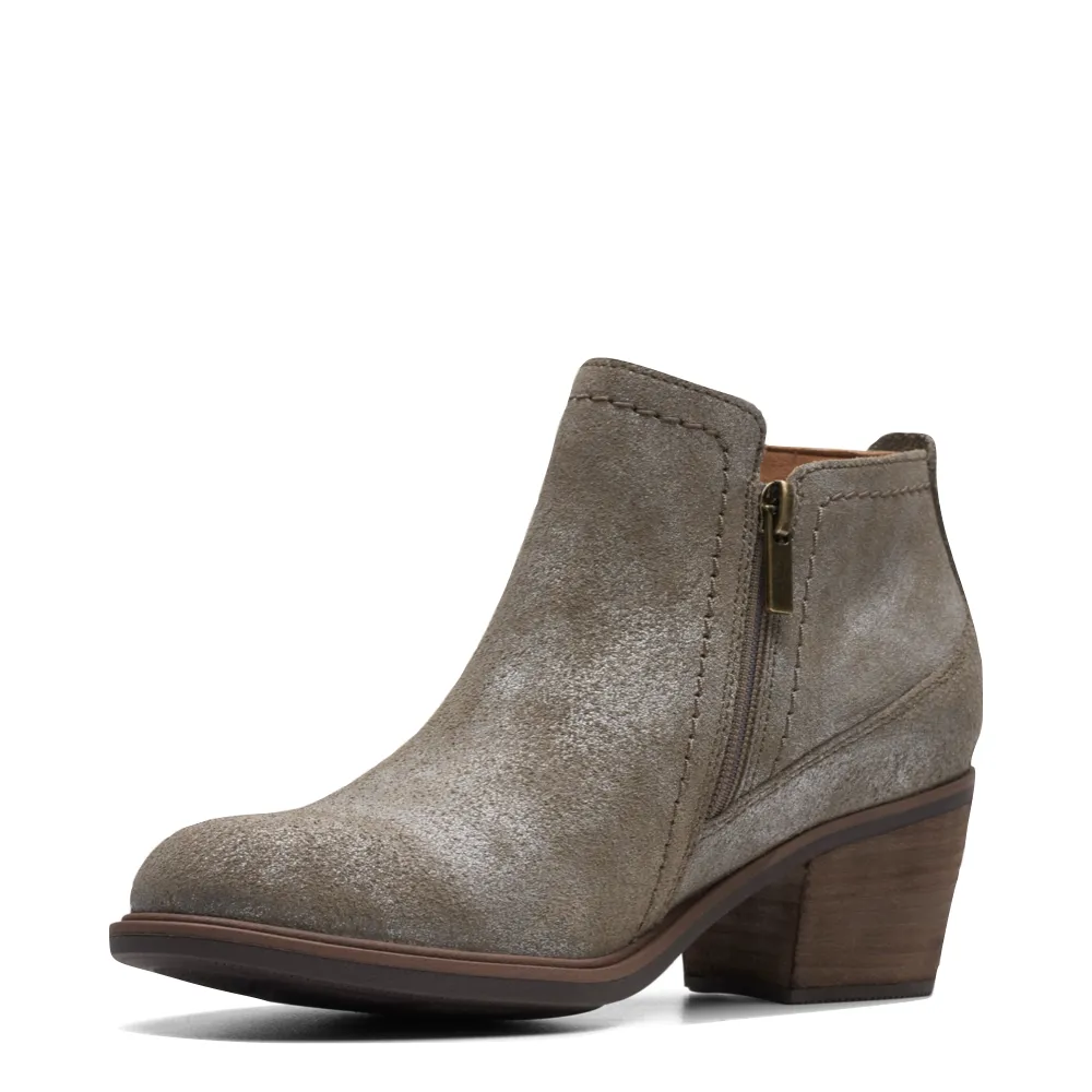 Clarks Women's Neva Lo Side Zip Ankle Boot (Taupe Metallic)